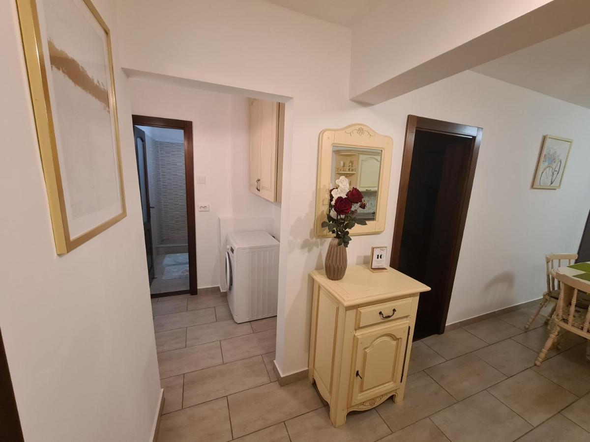 Clasic Apartment Nufarul Oradea Dış mekan fotoğraf